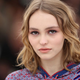 Illustration for article titled Lily-Rose Depp Is Defending Her Dad